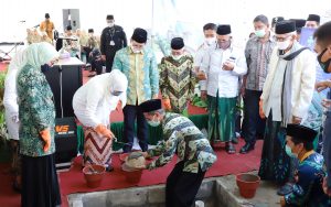 Gubernur Khofifah Lakukan Peletakan Batu Pertama Pembangunan RSNU Jombang Tahap Dua