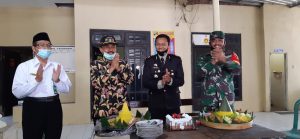 Peringati HUT Bhayangkara ke 74, Koramil Kepung Kediri Berikan Kado Polsek