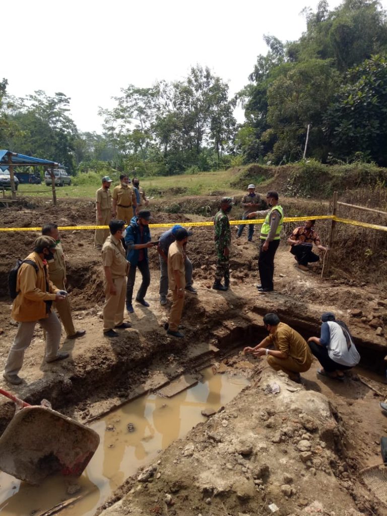 Ditemukan Bangunan Bersejarah, Pembangunan Kolam Pancing di Brumbung Kediri Dihentikan Aparat