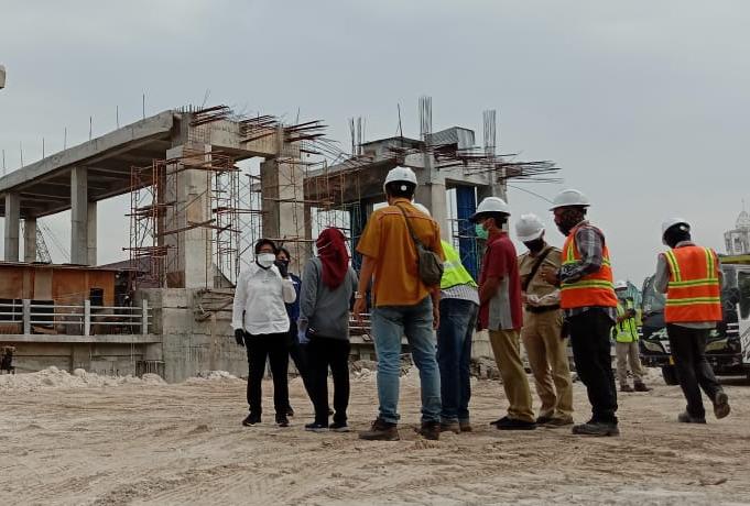 Targetkan Tuntas Desember 2020, Wali Kota Risma Tinjau Pembangunan Rumah Pompa Petekan dan Alun-alun