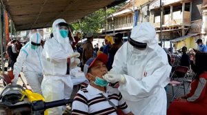 Gelar Swab dan Rapid Test Massal, Pemkot Surabaya Sisir hingga ke Pasar Pabean