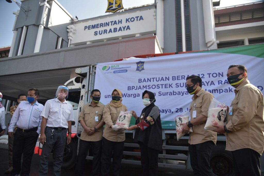 Pemkot Surabaya Salurkan Bantuan 12 Ton Beras dari BP Jamsostek