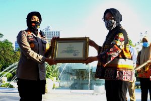 Berhasil Ungkap Kasus Pedofilia, Wali Kota Risma Beri Penghargaan Satreskrim Polres Pelabuhan Tanjung Perak