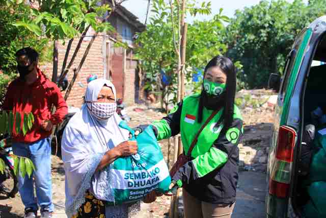 Gandeng NU Care – LazisNU, Yayasan Anak Bangsa Bisa Salurkan Sembako untuk Para Pekerja Harian di Surabaya Raya