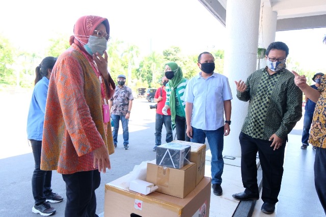 Terima Bantuan Alat PCR dari PT HM Sampoerna, Wali Kota Risma Instruksikan Segera Dimanfaatkan