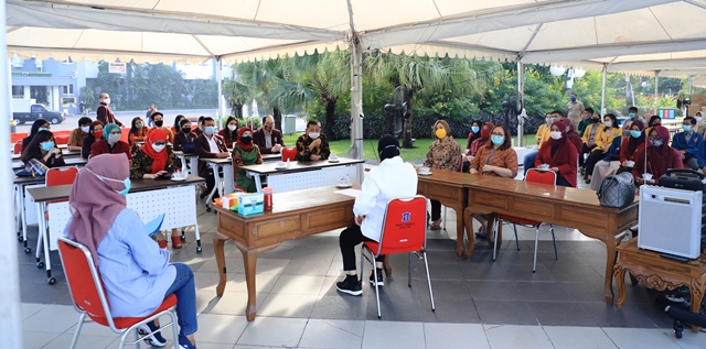 Tangani Covid-19, Pemkot Surabaya Libatkan Mahasiswa Fakultas Kedokteran