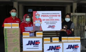 Pemkot Surabaya Terima Bantuan Alkes dari JNE Senilai 250 Juta