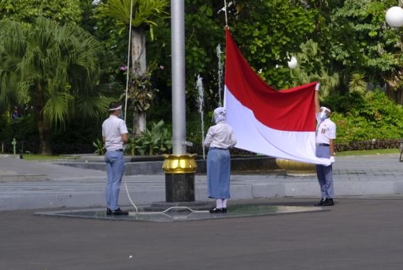 Peringati HUT ke 75 RI di Balai Kota Surabaya, Putra Asli Papua jadi Perwira Upacara