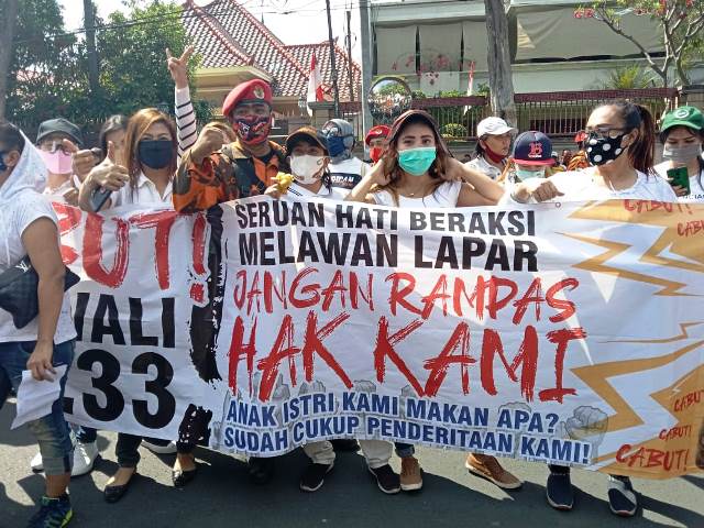 Minta Perwali 33/2020 Dicabut, Pekerja Seni dan RHU Gelar Aksi Damai di Balai Kota Surabaya