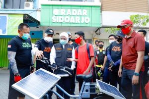 Gubernur Jatim Gowes Bareng Penyintas Covid di Sidoarjo