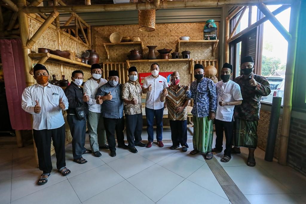 Laksanakan Wasiat Gus Zaki, Alumni Ponpes Tebuireng Satu Suara Dukung Eri Cahyadi