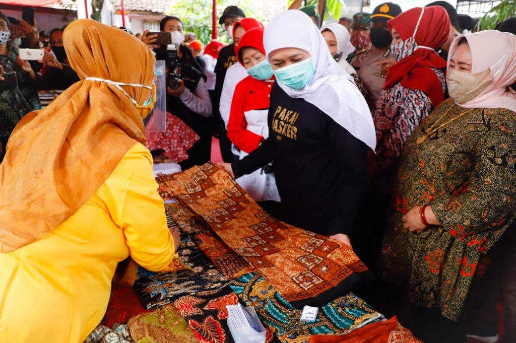 Gubernur Khofifah: Masyarakat Jatim Harus Bangga Produk Buatan Indonesia
