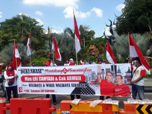 Galang Dukungan Rakyat, Sahabat Eri Cahyadi Bagi-Bagi Masker-Handsanitizer