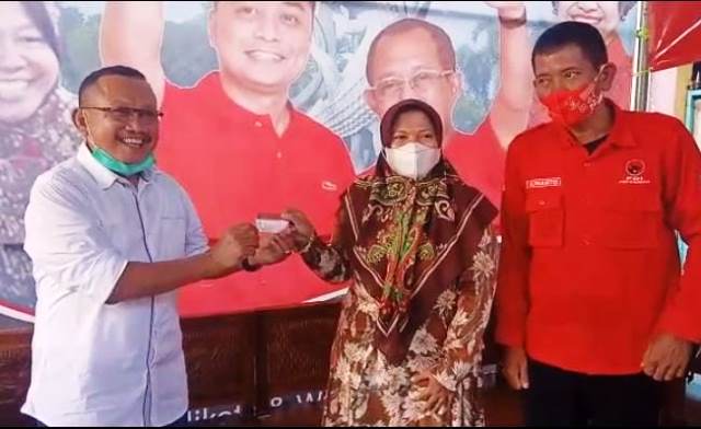 Jatuh Hati ke PDIP, Pensiunan Camat di Surabaya Dukung Pasangan Eri-Armuji