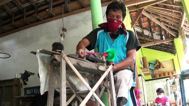 Ciptakan Pekerjaan Bagi Orang Lain, Penyandang Disabilitas Asal Gurah Kediri Mampu Pertahankan Usaha di Tengah Pandemi