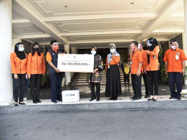 Bantu Cegah Penyebaran Covid-29, PT Pos Indonesia Berikan PCR ke Pemkot Surabaya