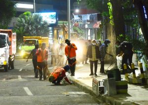 Wali Kota Risma Pimpin Bersih-bersih, Sampah Pendemo Bersih dalam Hitungan Jam
