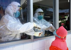 Lindungi Warga, Tim Swab Hunter Surabaya Gencar Sasar Pelanggar Prokes