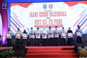 Gubernur Jatim Beri Apresiasi Guru yang Terus Buahkan Prestasi untuk Jatim Meski di Tengah Pandemi