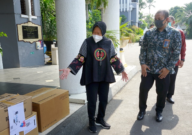 Pemkot Surabaya Terima Bantuan Satu Unit Ventilator dari Bank BNI