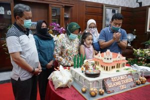 Ulang Tahun ke 59, Wali Kota Risma Terima Beragam Kejutan