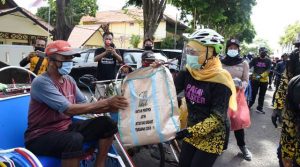 Sambang Banyuwangi, Gubernur Khofifah Kampanyekan Belanja Produk UMKM dan Pakai Masker