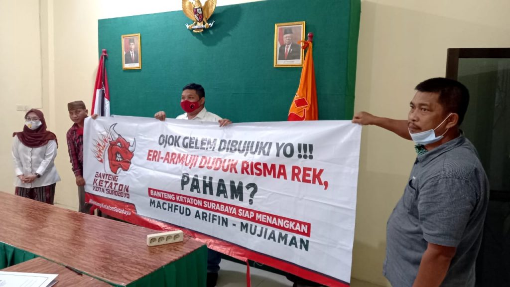 PDIP Surabaya Adukan Spanduk Menghasut dan Adu Domba