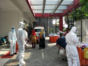 Semua Guru SD dan SMP di Surabaya Sudah Dites Swab