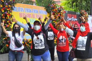 Suport Wali Kota Risma, Bunga Tanda Dukungan Banjiri Balai Kota Surabaya