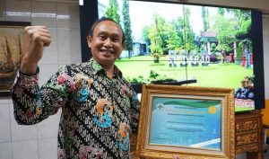 RSUD Sidoarjo Terima Penghargaan Pelayanan Covid19 Terbaik dari Persi Golden Award 2020