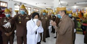 Peringati Hari Pahlawan Bersama Veteran, Wali Kota Risma Titip Sekolah Kebangsaan Tetap Berlanjut