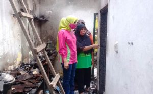 Sambangi Korban Kebakaran, Istri BHS Disambut Tangis Haru Pemilik Rumah