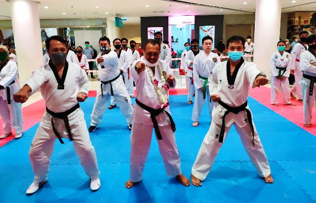 Ikut Berlatih Taekwondo, Armuji Siap Fasilitasi Pengembangan Olahraga di Surabaya