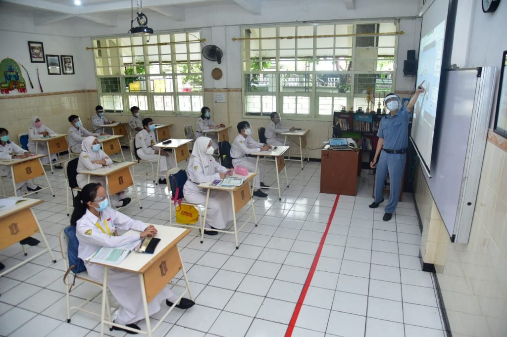 Hadirkan Siswa, 14 SMP di Surabaya Gelar Simulasi Sekolah Tatap Muka