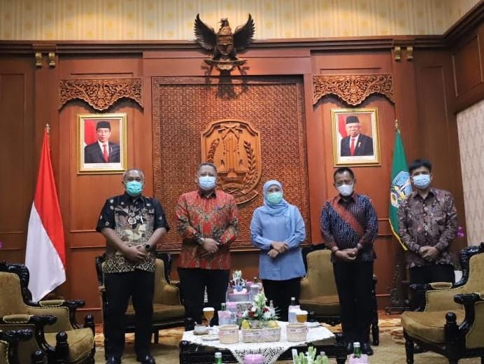 Audiensi Bersama Gubernur Jatim, Plt Wali Kota Surabaya Bahas Antisipasi Covid-19 Pasca Libur Nataru