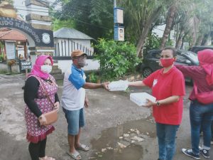 Peringati HUT PDIP ke 48, Relawan AREC dan GAS Satu Gelar Tumpengan dan bagi bagi Nasi