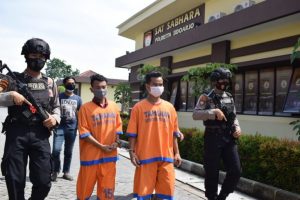 Petugas Gabungan Bandara Juanda Gagalkan Penyelundupan 6 Kg Sabu dan 100 Pil Ekstasi