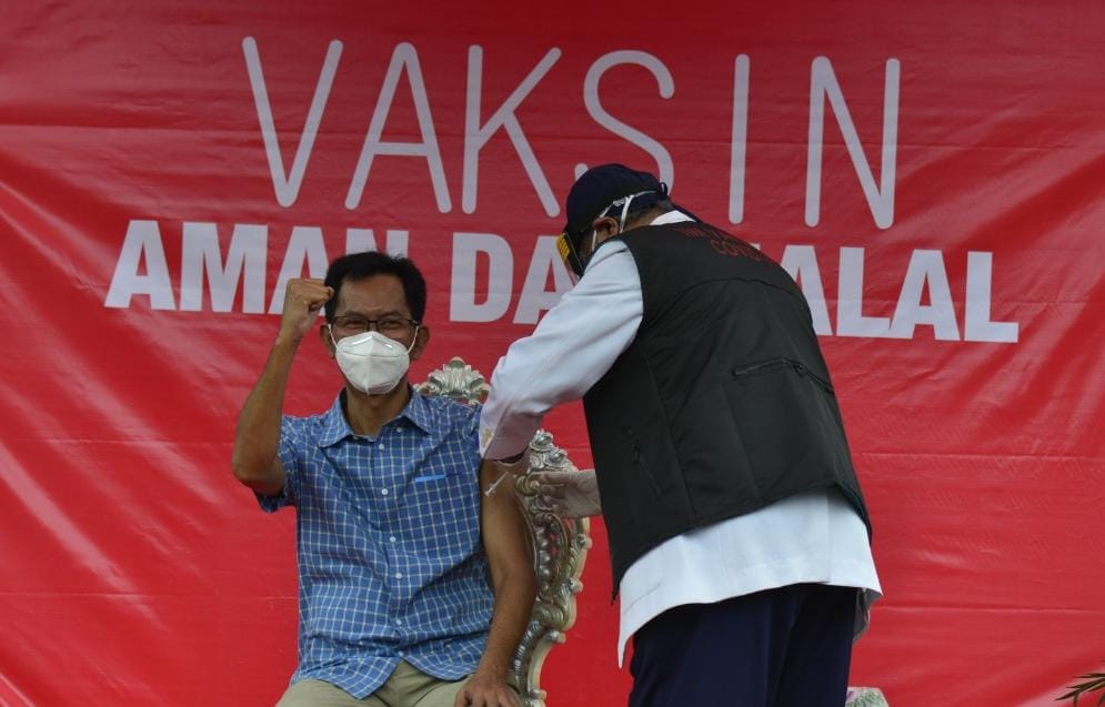 Berangkat Vaksinasi Covid-19, Ketua DPRD Surabaya Berbekal Sarapan Nagasari