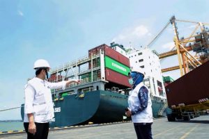 Yakinkan Investor, Emil Dardak Tinjau Terminal Petikemas Surabaya