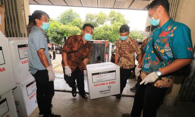 Sebelum Didistribusikan, 33.420 Vaksin Covid-19 Disimpan di Gudang Farmasi Surabaya