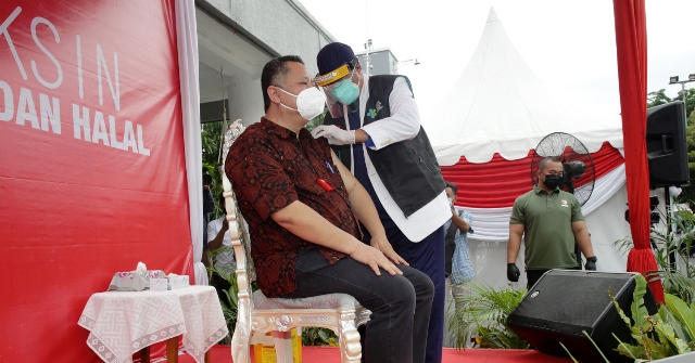 Vaksinasi di Surabaya Dimulai, Plt Wali Kota dan Forpimda Disuntik Vaksin Pertama Kali