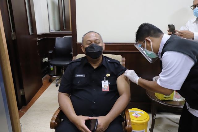 Pemkot Surabaya Gelar Vaksinasi Tahap Dua, Sasar Pelayan Publik hingga Lansia