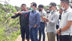 Respon Keluhan Warga Desa Sebamban Baru soal Pencemaran Sungai, Bupati Terpilih dan Kadis LH Sidak Lokasi