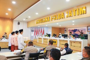 Gubernur Khofifah Bersama Forkopimda Jatim Canangkan Gerakan Santri Bermasker