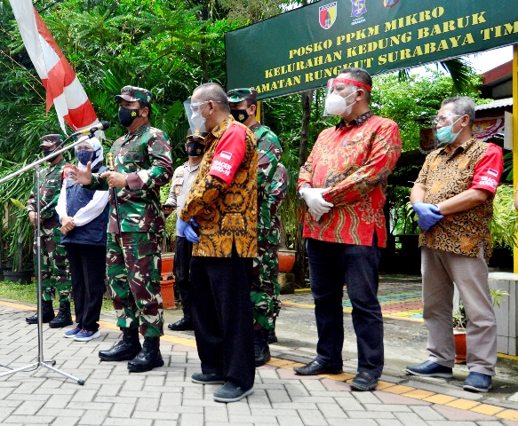 Wali Kota Whisnu Dampingi Panglima TNI Tinjau Pelaksanaan PPKM Mikro di Surabaya