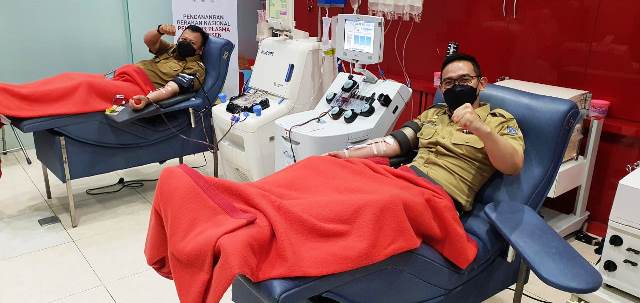Setelah Lolos Screening, Jajaran Pemkot Surabaya Mulai Donor Plasma Konvalesennya