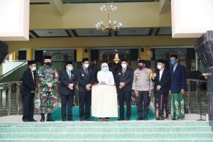 Gubenur Khofifah Inovasi Travelator Masjid Pertama di Jatim Permudah Jamaah Lansia Beribadah