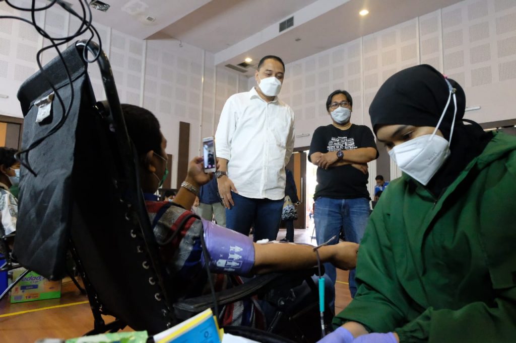 Tinjau Donor Darah dan Screening Plasma Konvalesen, Wali Kota Eri Cahyadi Berpesan Ini
