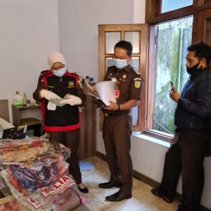 Geledah Rumah Tersangka Korupsi Bank Jatim, Penyidik Kejaksaan Temukan Barang Bukti