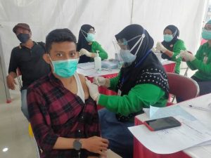 Ribuan Guru di Surabaya Menerima Vaksinasi Covid-19 Dosis Pertama